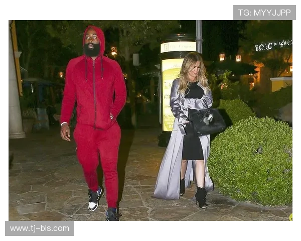 哈登女友身份揭秘：比他大一岁与查尔莫斯育有儿子即将送父亲节礼物